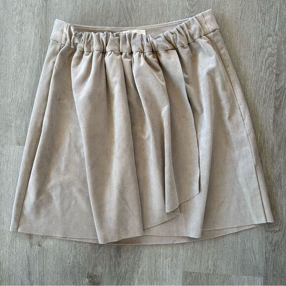 Wilfred Dresses & Skirts - Wilfred Free Aritzia Suede Mini Skirt Taupe Beige Women’s Small